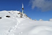 58 Ripetitore del soccorso alpino in vetta al Venturosa  rimesso a nuovo